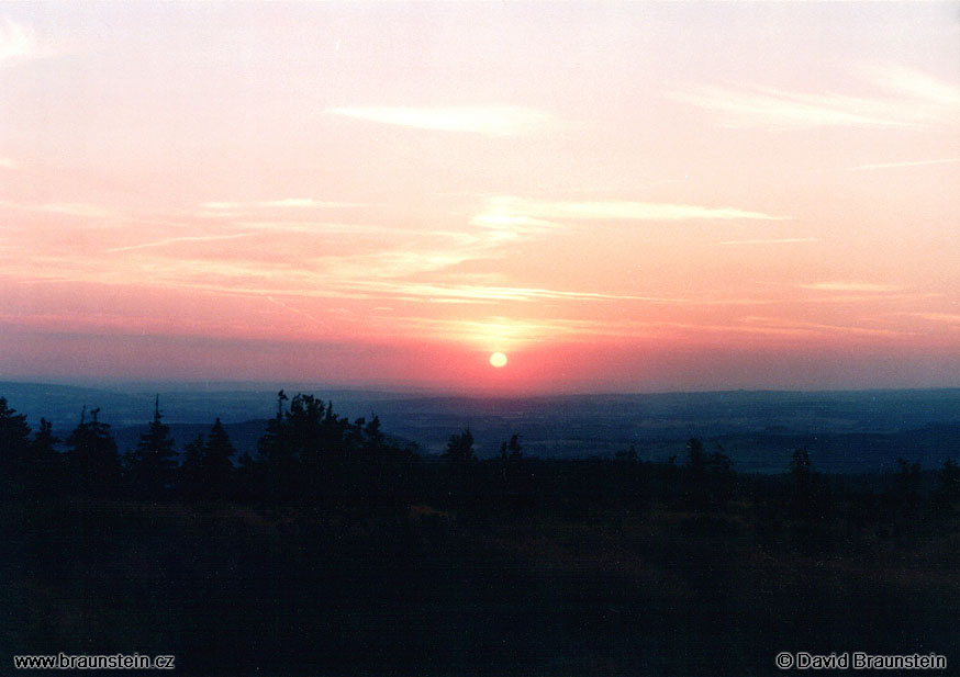 1999_08_029_cm_zapad_slunce_ze_sucheho_v