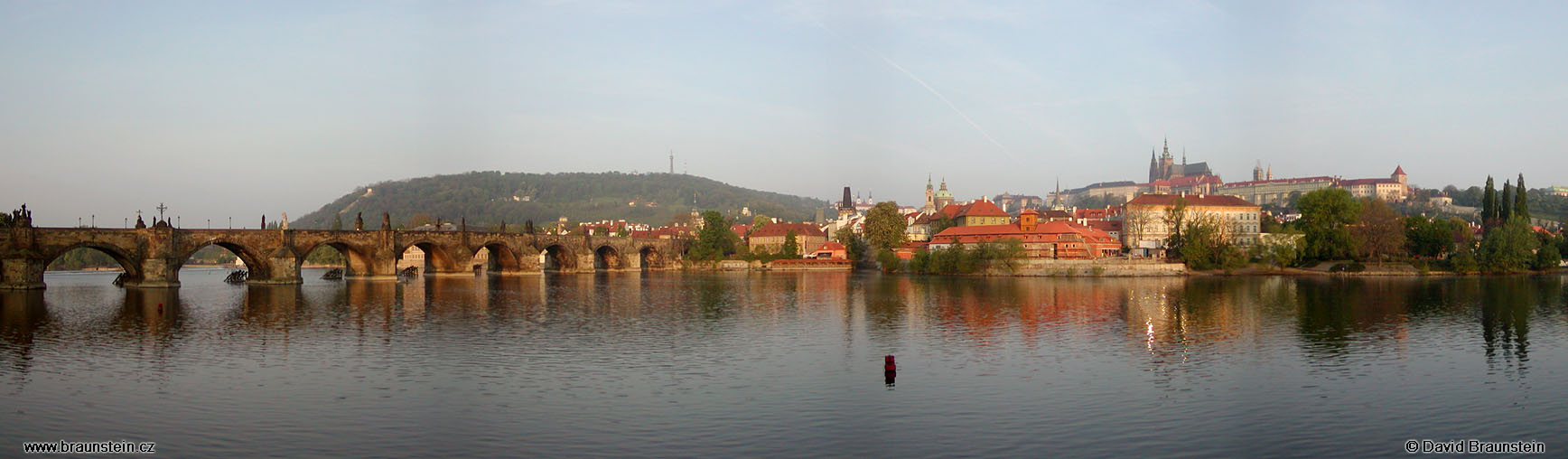 2002_05_04_03_ph_karluv_most_prazsky_hrad