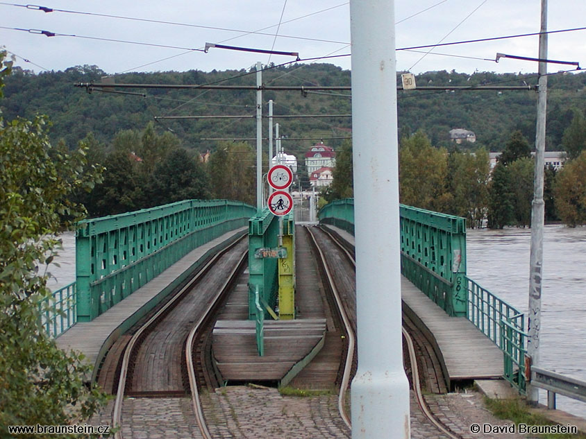 2002_08_14_82_po_tramvajovy_most_z_holesovic_do_troji
