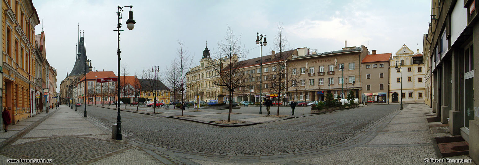 2003_0419_162316_cs_namesti_v_lounech