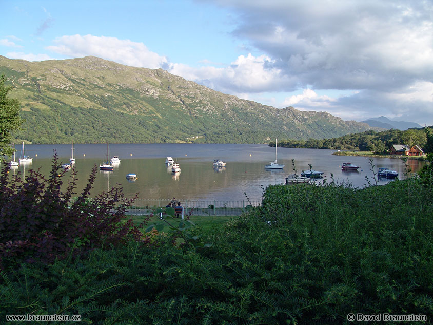 2004_0813_184643_sk_zacatek_jezera_lomond