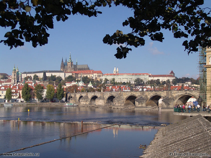 2004_1010_095116_ph_prazsky_hrad_karluv_most