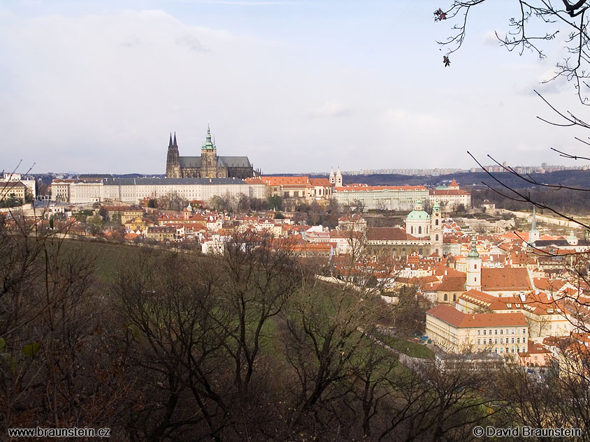 2004_1121_125244_ph_prazsky_hrad_od_hladove_zdi