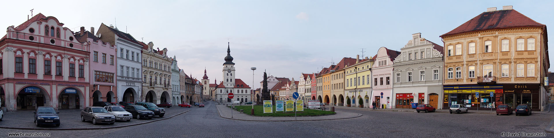 2005_0416_180954_ch_zatec_namesti