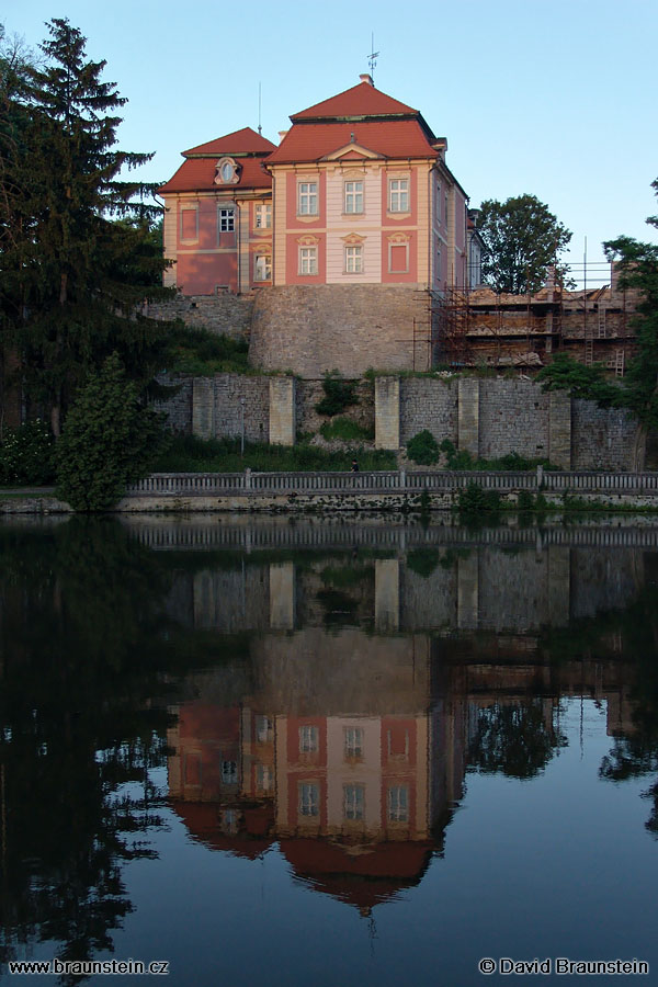 2005_0624_193827_sl_zamecek_chvalkovice