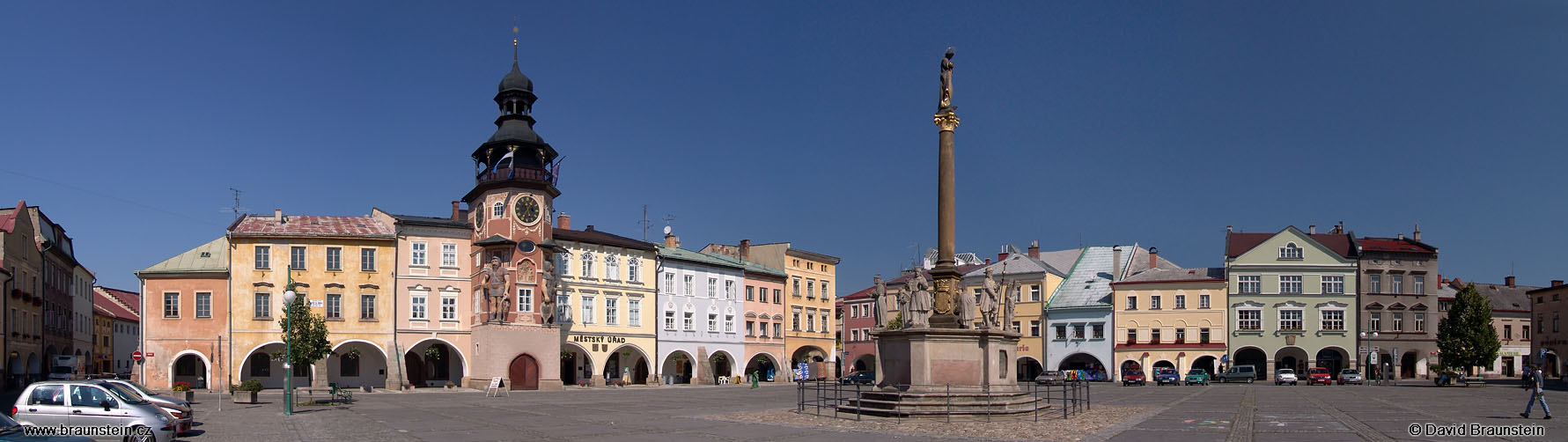 2005_0830_100200_cz_namesti_v_hostinnem