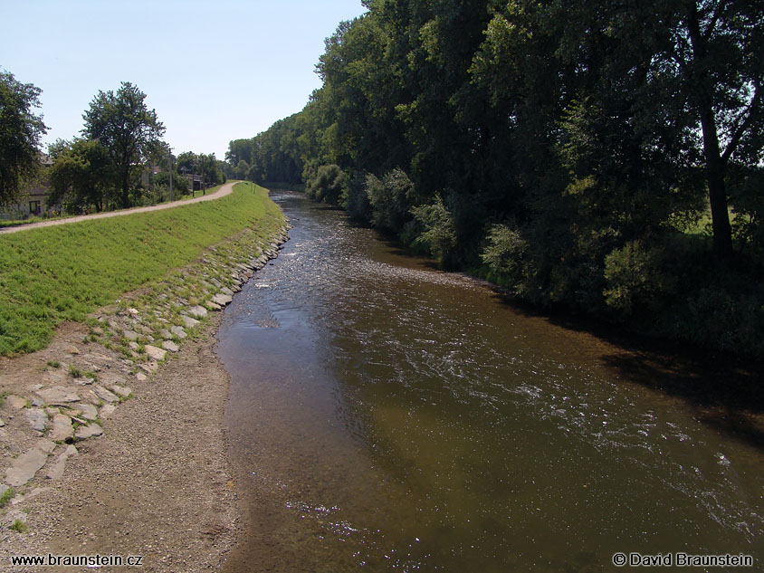 2005_0902_112938_cz_morava_u_lestiny