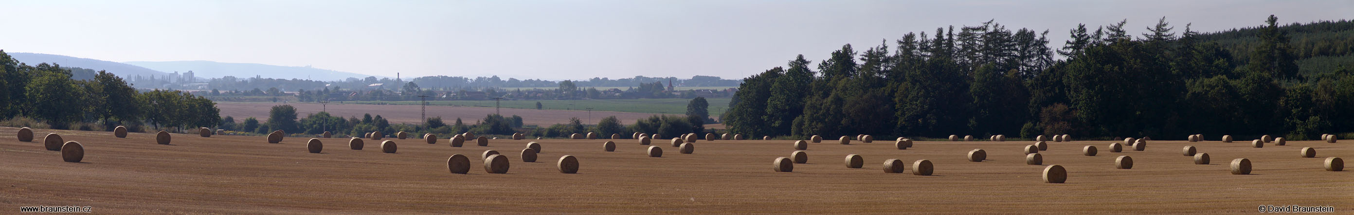 2005_0903_085613_cz_baliky_na_poli