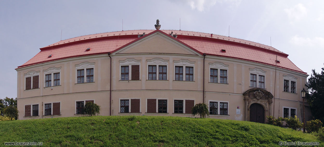 2005_0904_120807_cz_zamek_v_korycanech