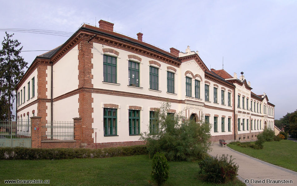 2005_0904_161114_cz_skola_v_podivine