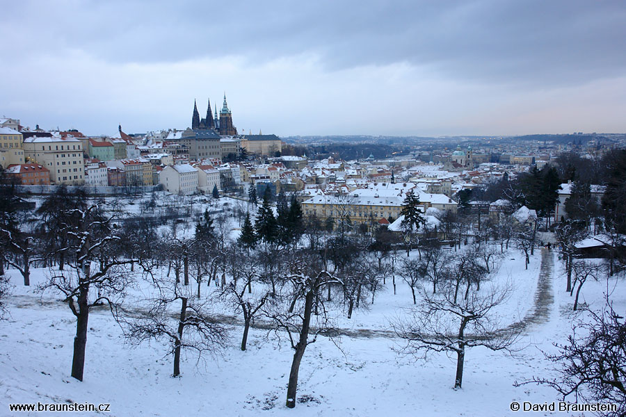 2005_1218_155602_ph_hrad_praha_z_petrina