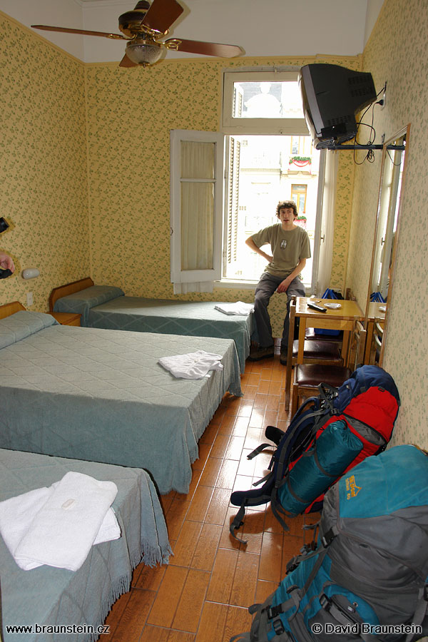 2006_0108_191928_ja_pokoj_v_hotelu