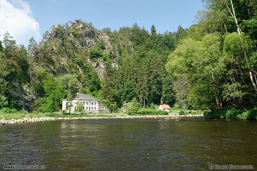 2006_0618_093356_vl_vltava_u_divciho_kamene