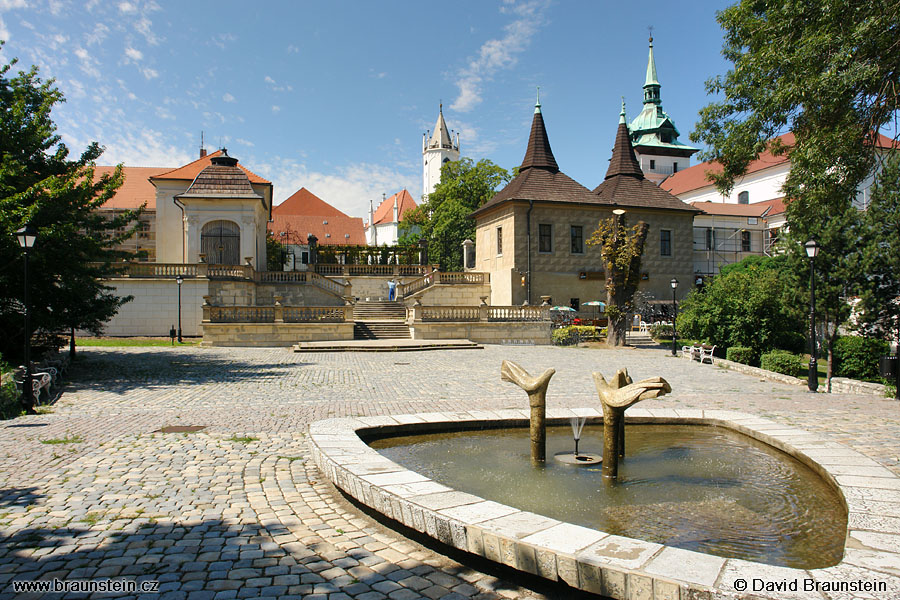 2006_0819_123406_te_teplice_kasna_u_hradu