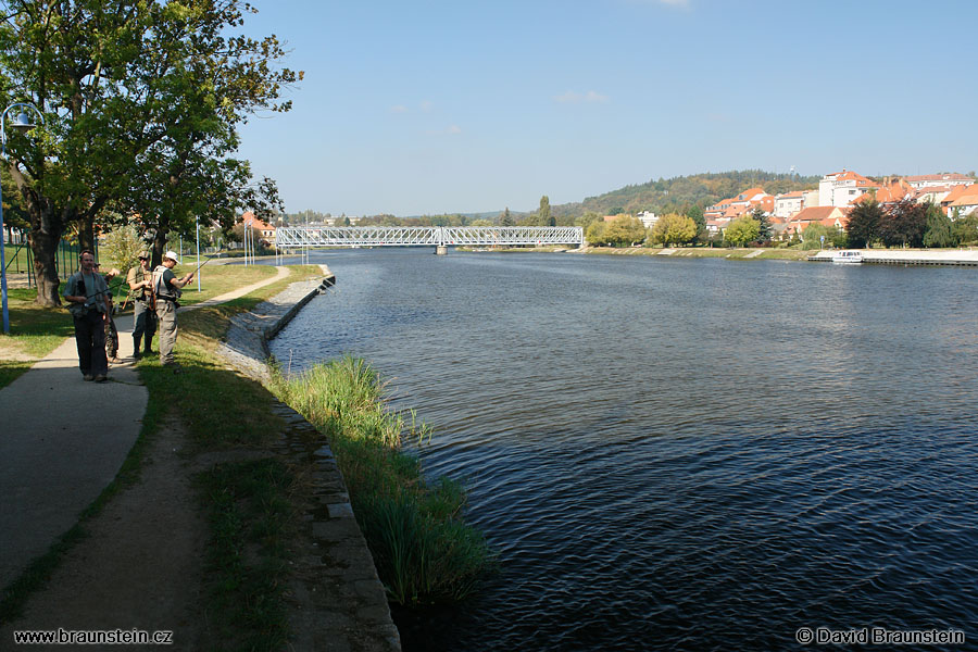 2006_0922_103740_jz_vltava_rybari_v_tynu_n_v