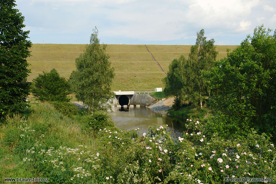 2007_0609_171909_st_hraz_v_n_zelivka_vypust