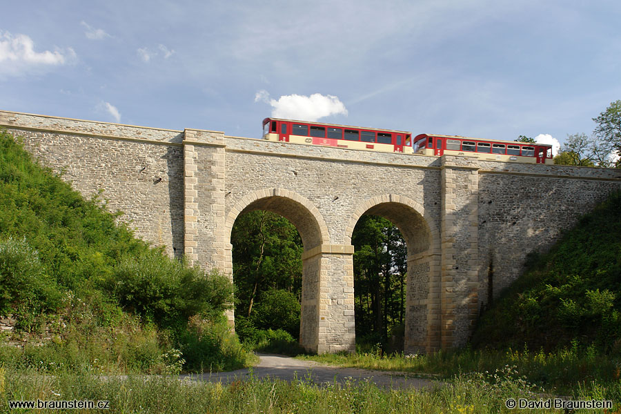 2007_0701_162542_ml_zel_viadukt_u_noveho_mlyna_vlak