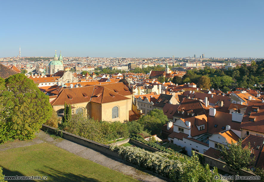 2007_0915_161931_ph_praha_od_hradu