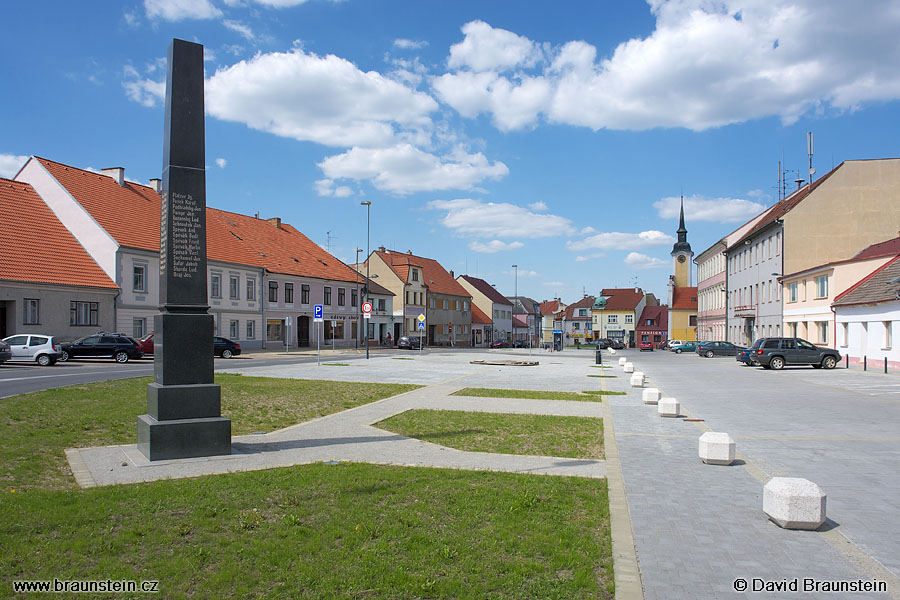 2008_0509_141256_jv_namesti_v_lomnici_n_l