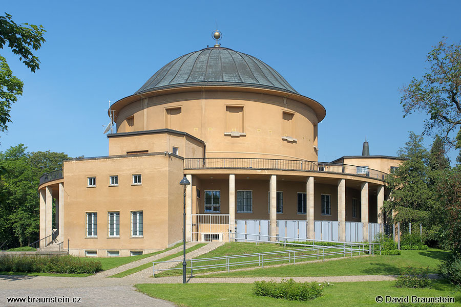 2008_0525_092929_ns_planetarium_praha