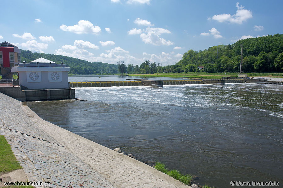 2008_0525_103600_ns_vltava_36_75_jez_v_klecanech