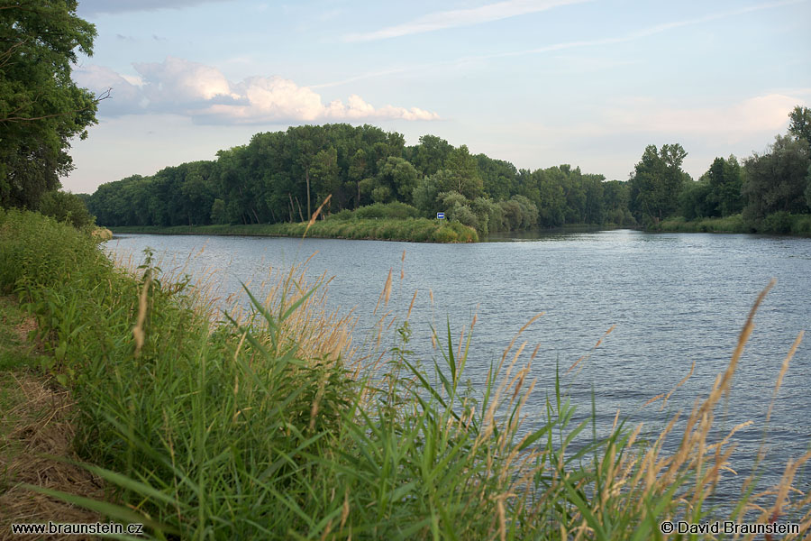 2008_0622_200230_vl_soutok_labe_893_9_s_vltavou