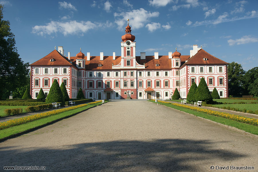 2008_0727_084559_sv_zamek_zahrada_v_mnichove_hradisti