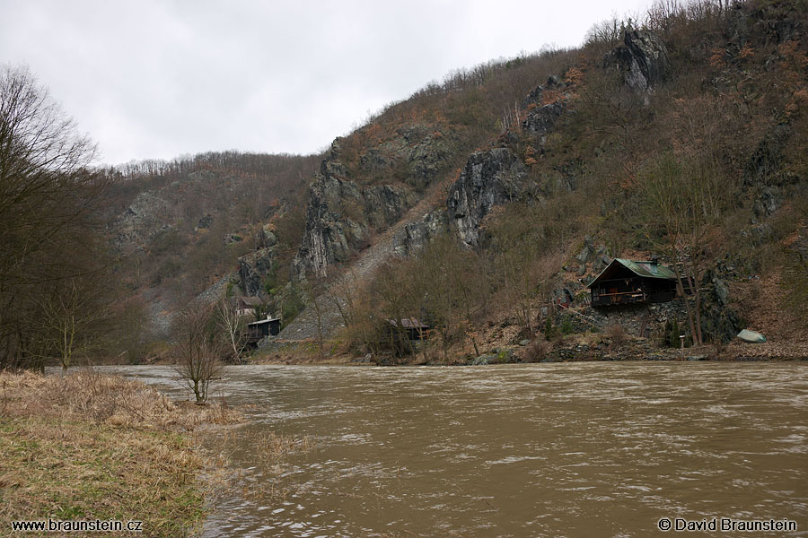 2009_0307_153601_sa_sazava_5_6_skaly_nad_pikovicema