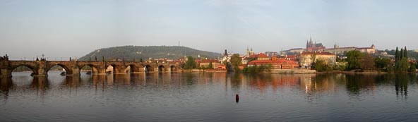 Karlův most, Pražský hrad