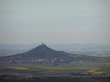 pohled na Hazmburk z Oblíka