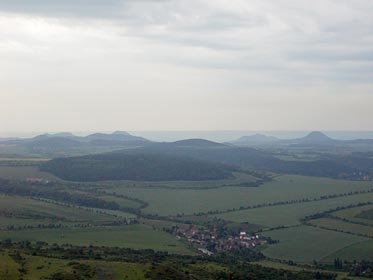 pohled z Bořeně na J