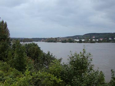 Vltava mezi Holešovicema a Trojou při povodni