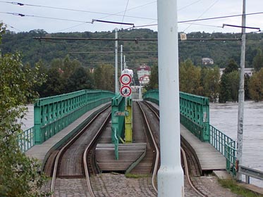 tramvajový most z Holešovic do Troji při povodni