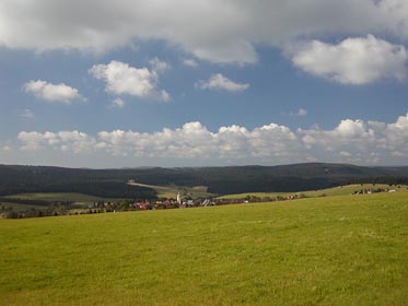 pohled na Horní Blatnou ze sv. Blatenského vrchu