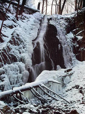 omrzlý vodopád přítoku Bobřího potoka