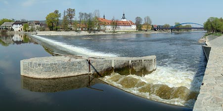 jez na Berounce v Dobřichovicích