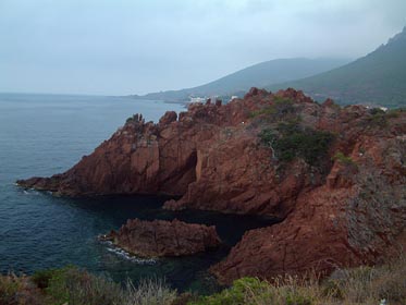 pobřeží mezi Agayí a Cannes