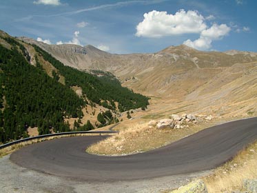 cesta, pohled na Cime de la Bonette