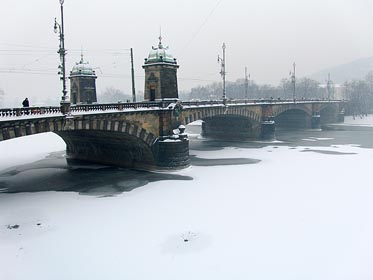 zamrzlá Vltava, most Legií