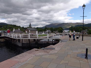 kaskáda komor ve Fort Augustus