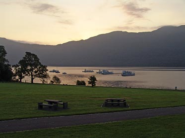 Jezero Loch Lomond ráno