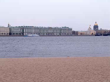 Zimní palác, Něva, pláž