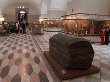 kamenný sarkofág pro mumii