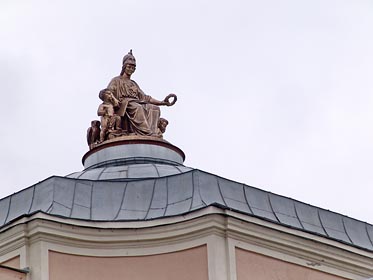 socha na střeše Akademie umění