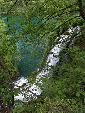 vodopád do jezera Cignovac