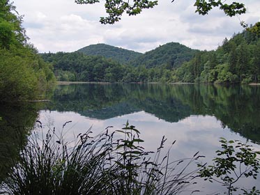 jezero Burgeti, kopce