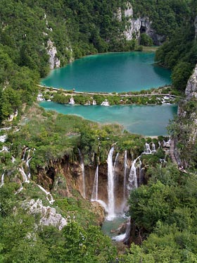 jezero Kaluderovac, vodopád