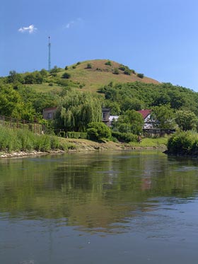 Bílina v Hostomicích, Husův vrch