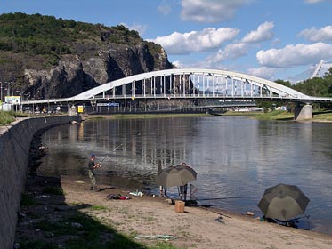 Labe v Ústí nad Labem, most, rybáři