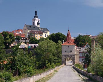 Stříbro, kostel, brána